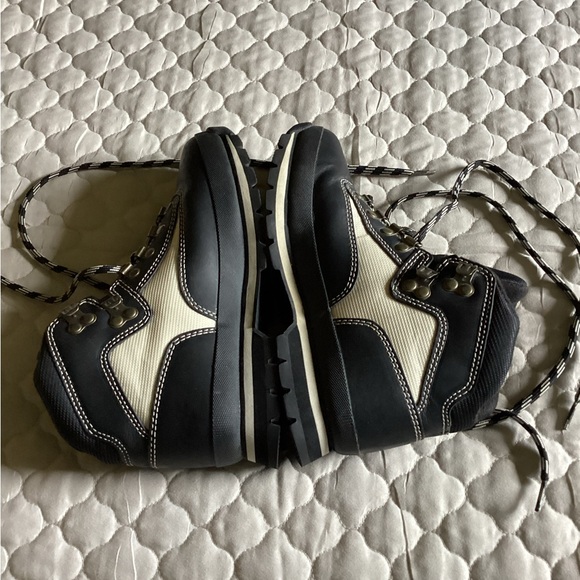 Timberland Hiking Boots size 8, Black and cream lace up, Leather - Picture 9 of 13